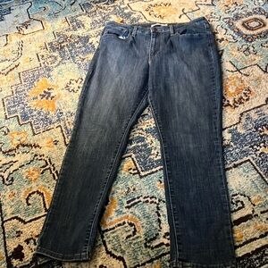 Levi’s high rise skinny 5 pocket denim. Size 33. Cotton/ poly/ elastic.
